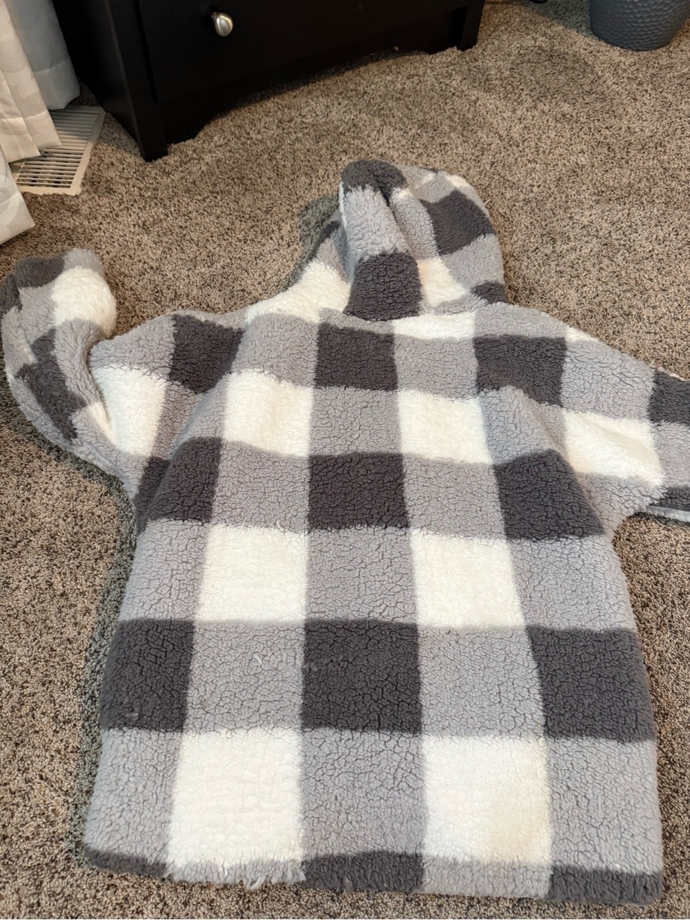 Forever 21 Women’s NWT Gray & White Checkered Sherpa Jacket — Size Small - Picture 7 of 7